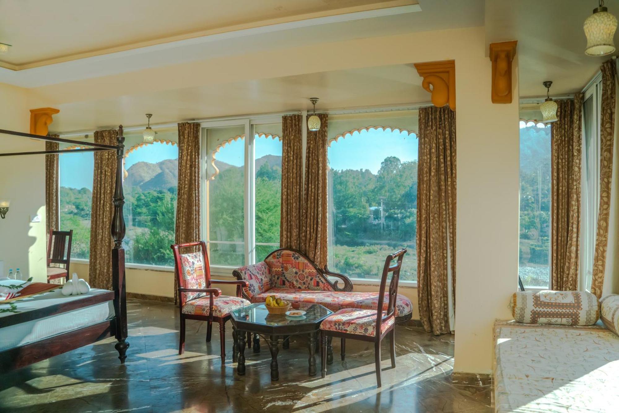 Udai Nature Valley Resort - A Peace Full Farmhouse Resort ウダイプル エクステリア 写真