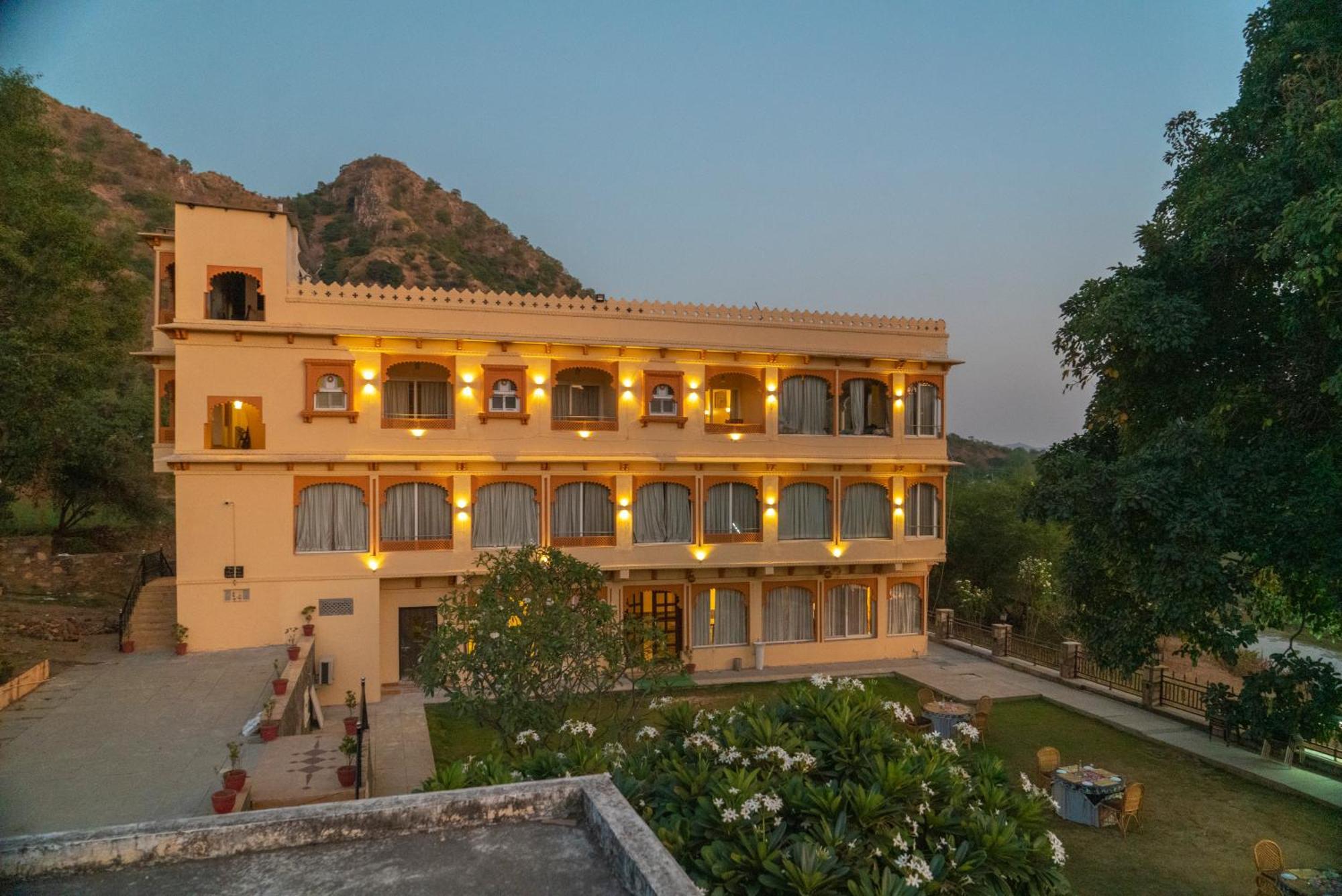 Udai Nature Valley Resort - A Peace Full Farmhouse Resort ウダイプル エクステリア 写真