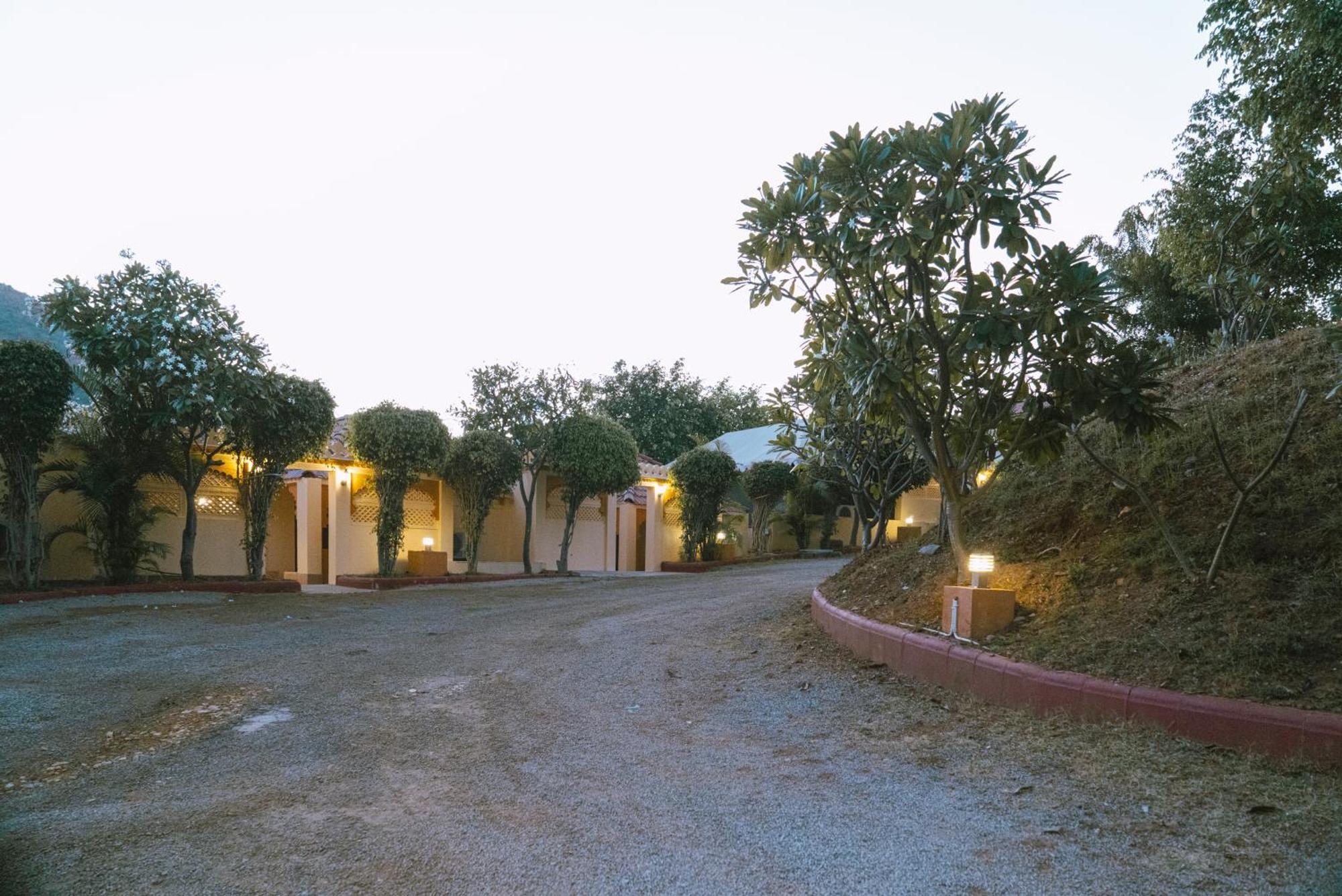 Udai Nature Valley Resort - A Peace Full Farmhouse Resort ウダイプル エクステリア 写真