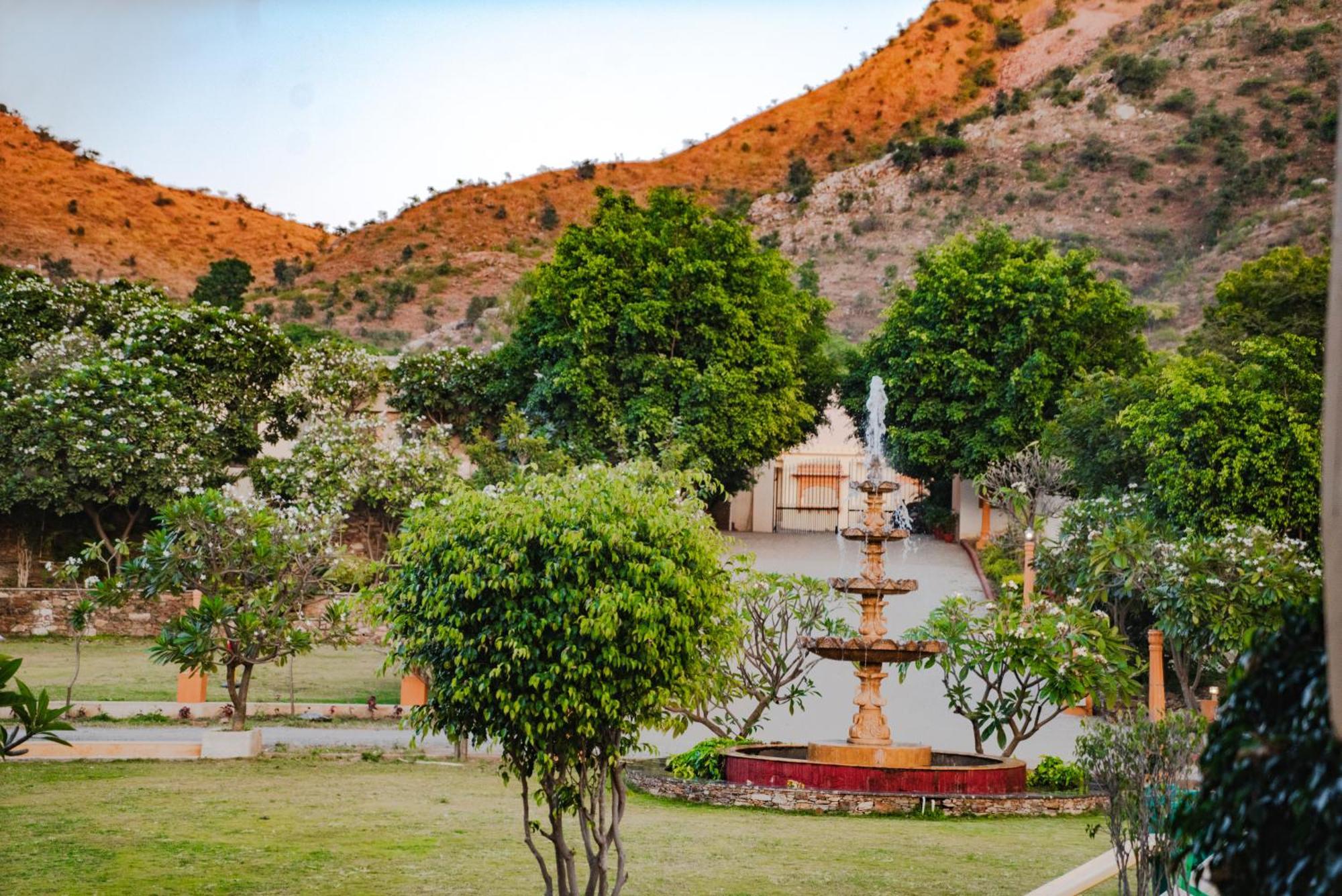 Udai Nature Valley Resort - A Peace Full Farmhouse Resort ウダイプル エクステリア 写真